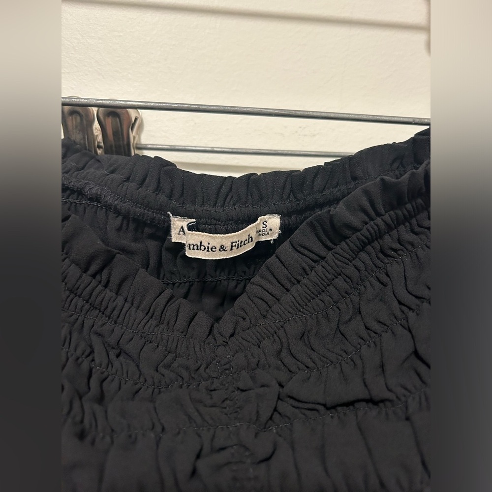 abercrombie and fitch small black off the shoulder crop top! - Picture 3 of 3